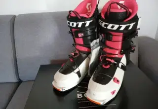 skialpove lyziarky Scott Celeste MP25,5