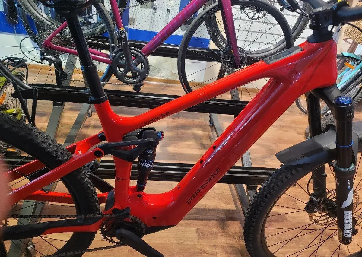 STEPPENWOLF Tundra 9 Avinox M1 racing red
