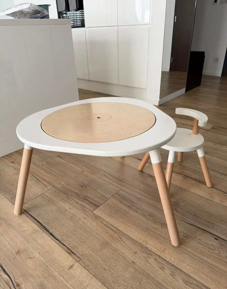 Stokke stolík + stolička + hry