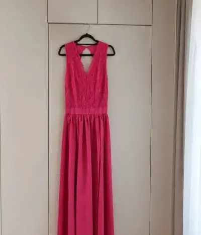 Spoločenské šaty na stužkovú