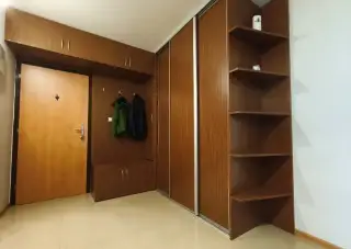 Vstavaná šatníková skriňa