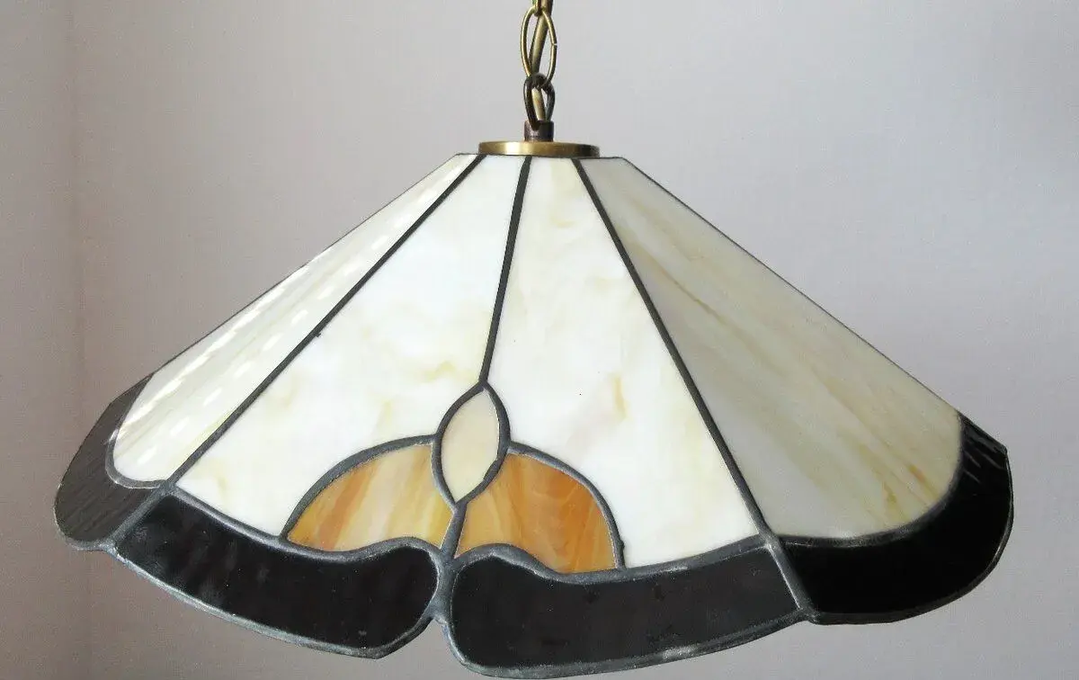 stará lampa v štýle Tiffany