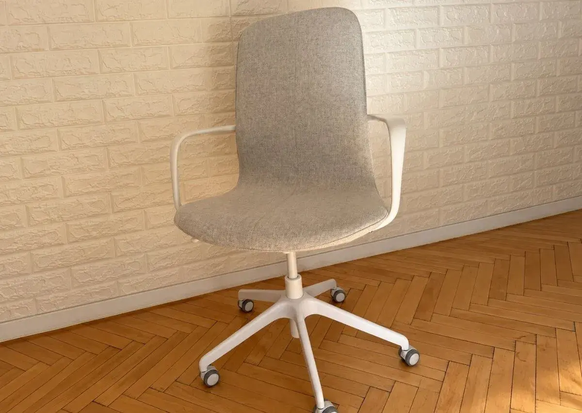IKEA LÅNGFJÄLL kancelárska stolička s opierkami za 150€