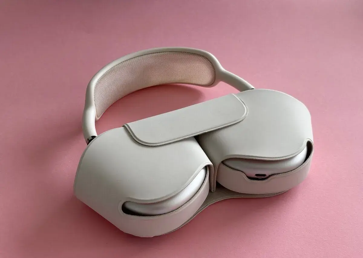 AirPods Max Starlight USB - C