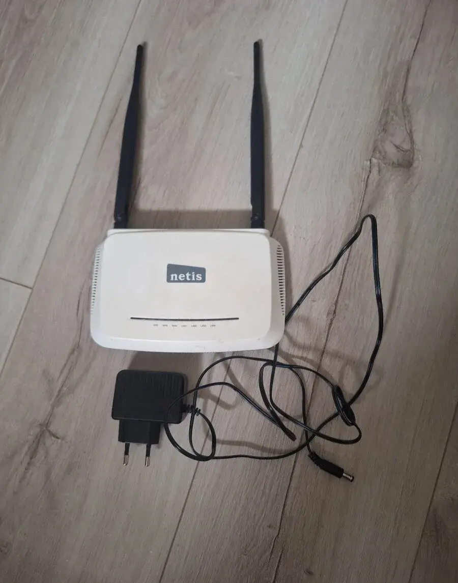 Wi-Fi router Netis WF2419 (300 Mbps) s adaptérom
