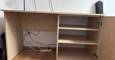 Písací stôl