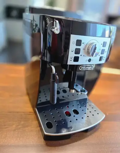 automatický kávovar DeLonghi Magnifica S
