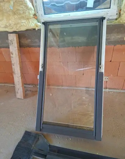 Stresne okno plastove 140x78
