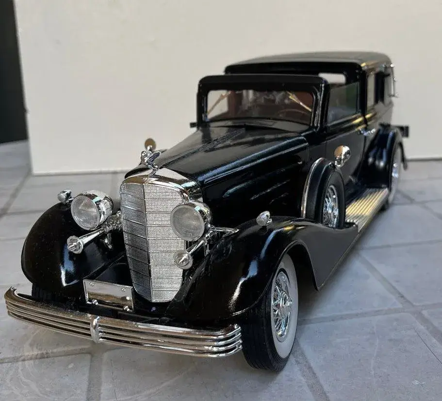 1933 Cadillac V-16 Town Car 1:16