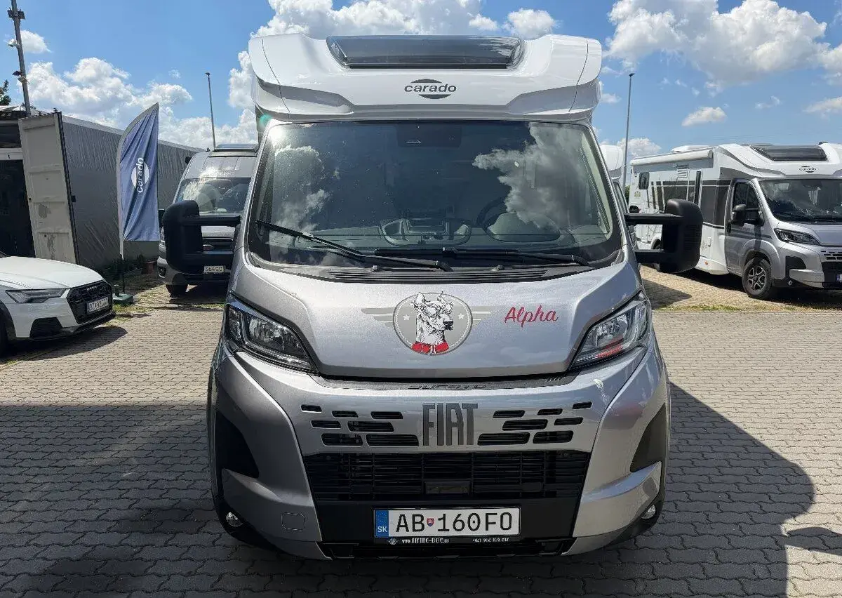 5-miestny Karavan CARADO T447 Pro+ Automat Navi Klima Nosic