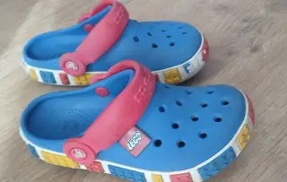 Chlapčenské šliapky Crocs LEGO, veľkosť 10-11