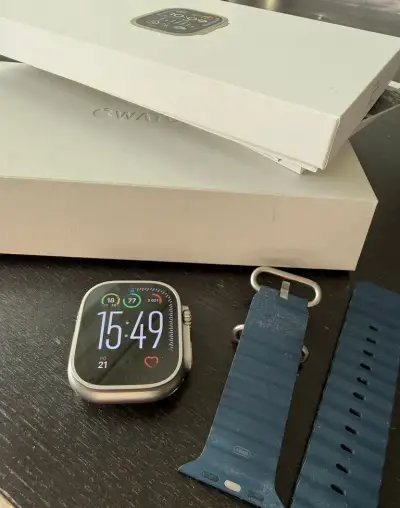 Apple Watch Ultra 2 49mm titán, batéria 88%, komplet
