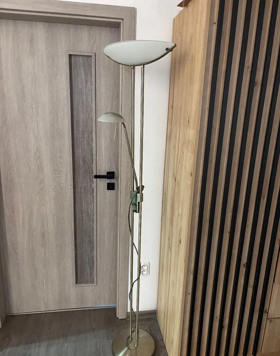 Stojanovú lampu 2 v1