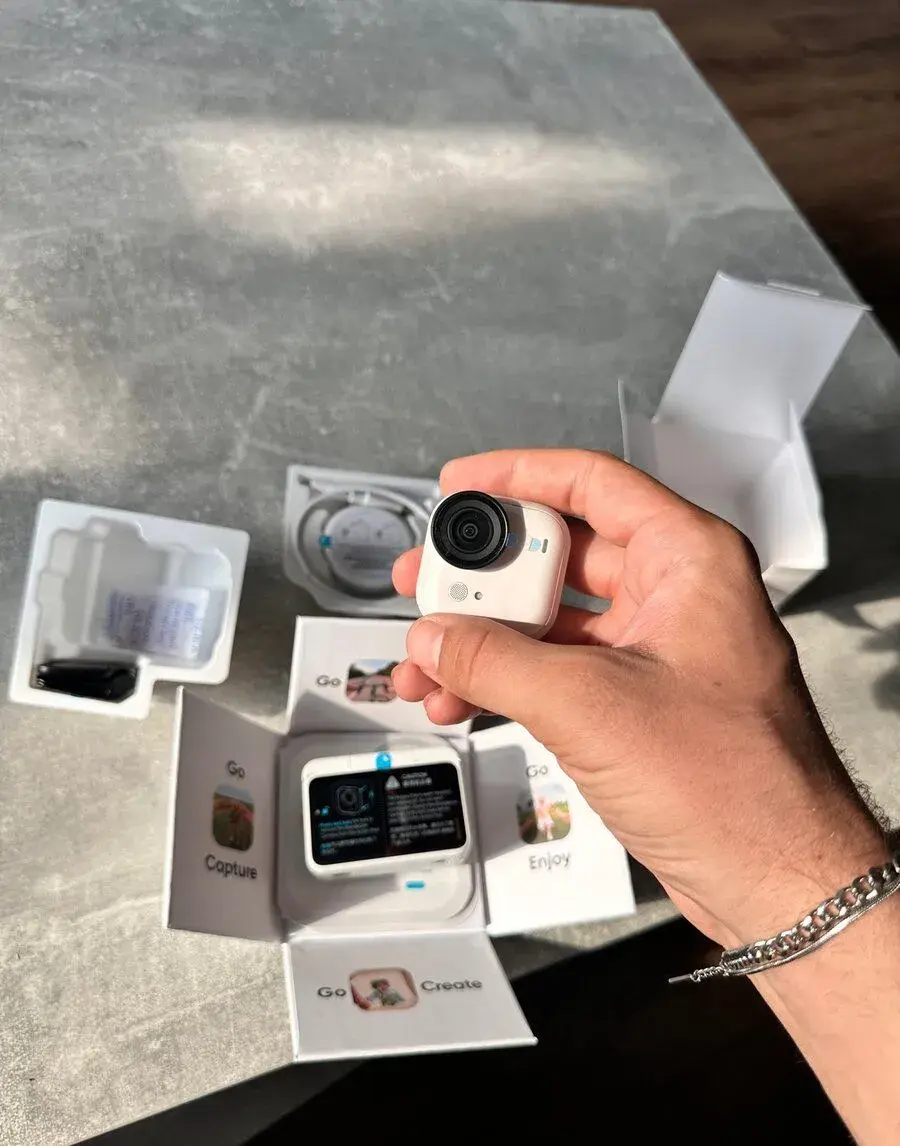 Insta360 Go Ultra 4K Arctic White Standard Bundle