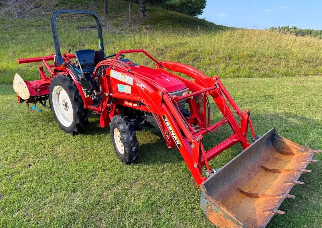 Používaný malotraktor YANMAR F210 S ČELNÝM NAKLADAČOM