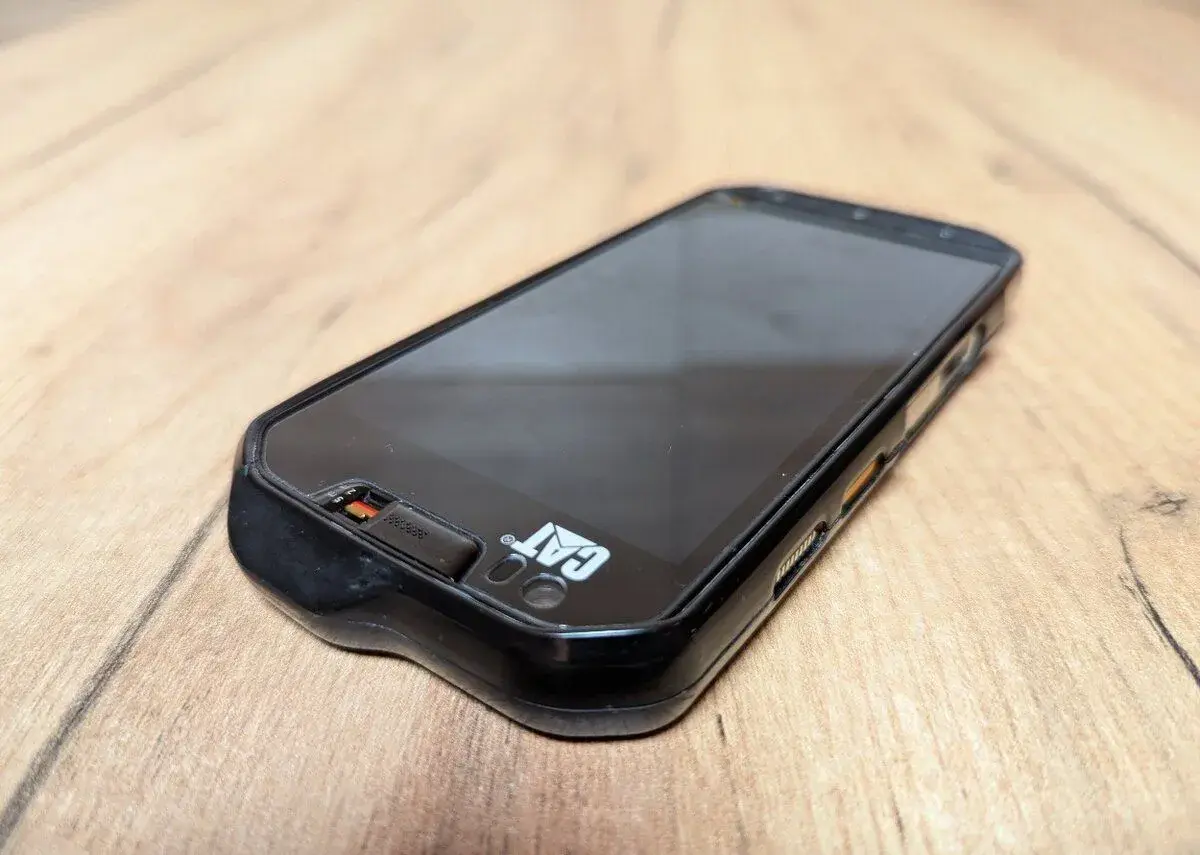 Cat S60 tvrdý odolný mobil, termokamera FLIR, IP68