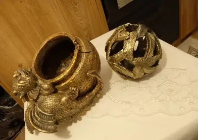 Soška draka s dekoráciami