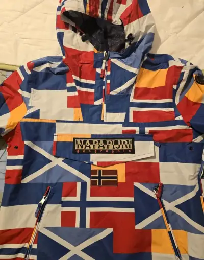 Na predaj 100 % ORIGINÁLNA bunda Napapijri Rainforest🇳🇴