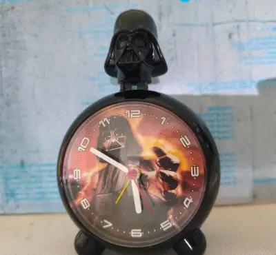 Star Wars - Darth Vader - hodiny s budíkom