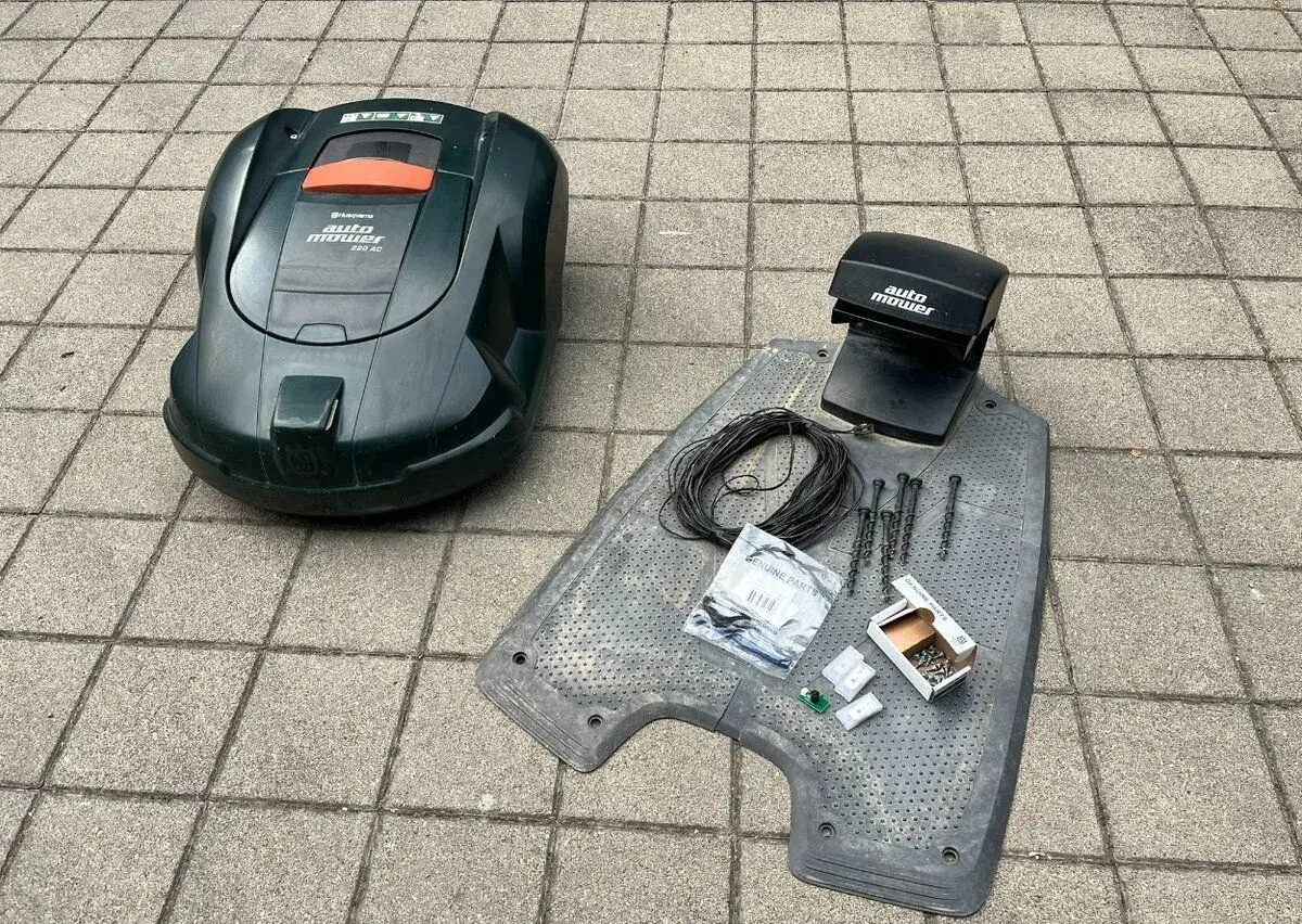 Robotickú kosačku Husqvarna auto mower 220 AC