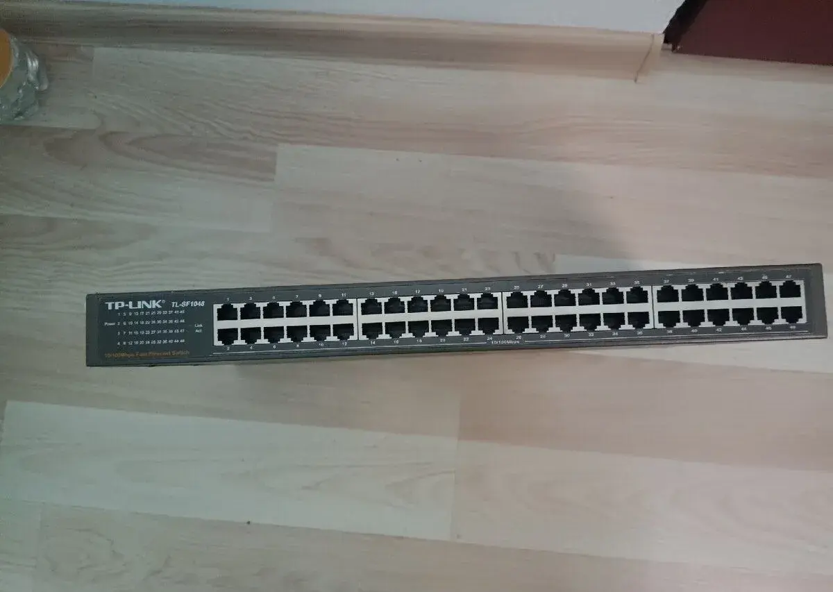 switch TP-Link TL-SF1048