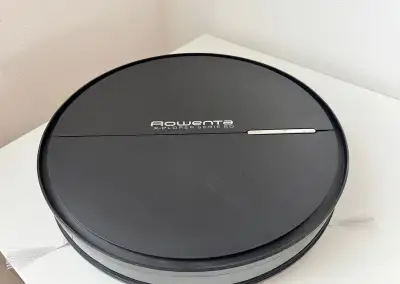 Robotický vysávač ROWENTA - vysáva a umýva podlahy