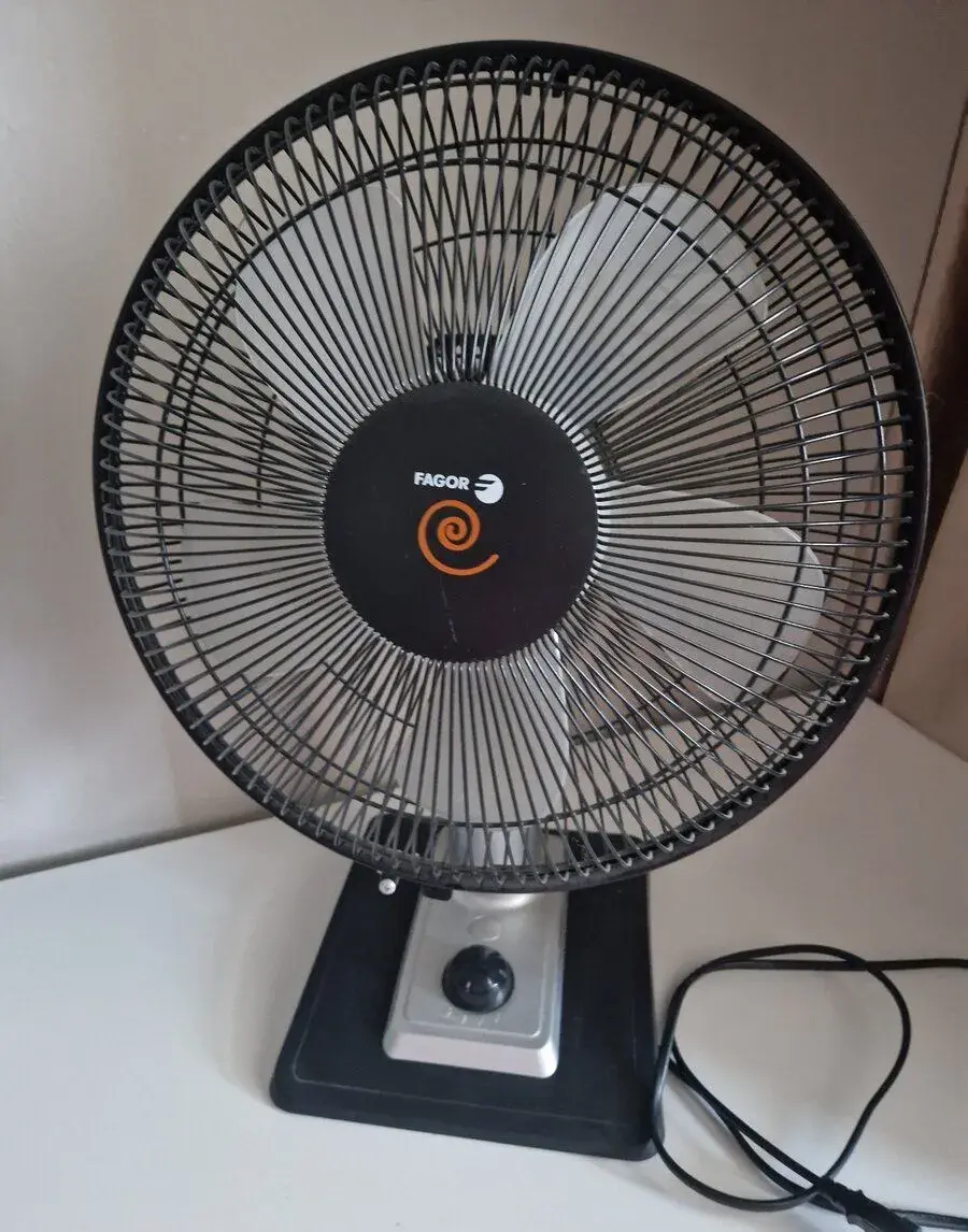 STOLNÝ VENTILÁTOR 50 HZ/ 45 W / výška 50cm