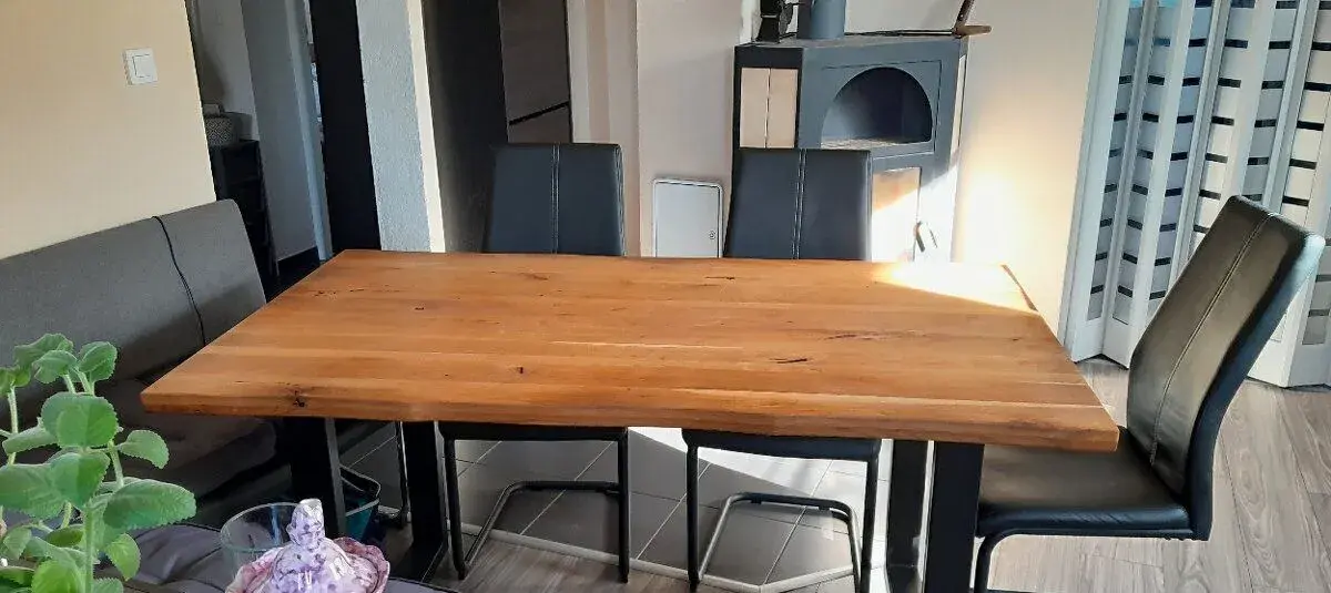 Jedálenský stôl z masívu