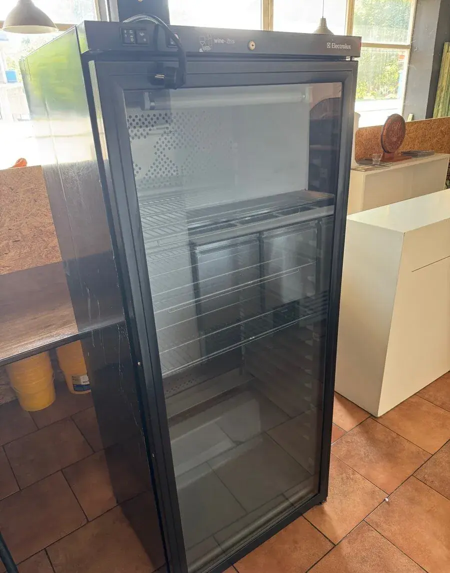 Profesionálnu vinotéku Electrolux Wine-Line – 400 l