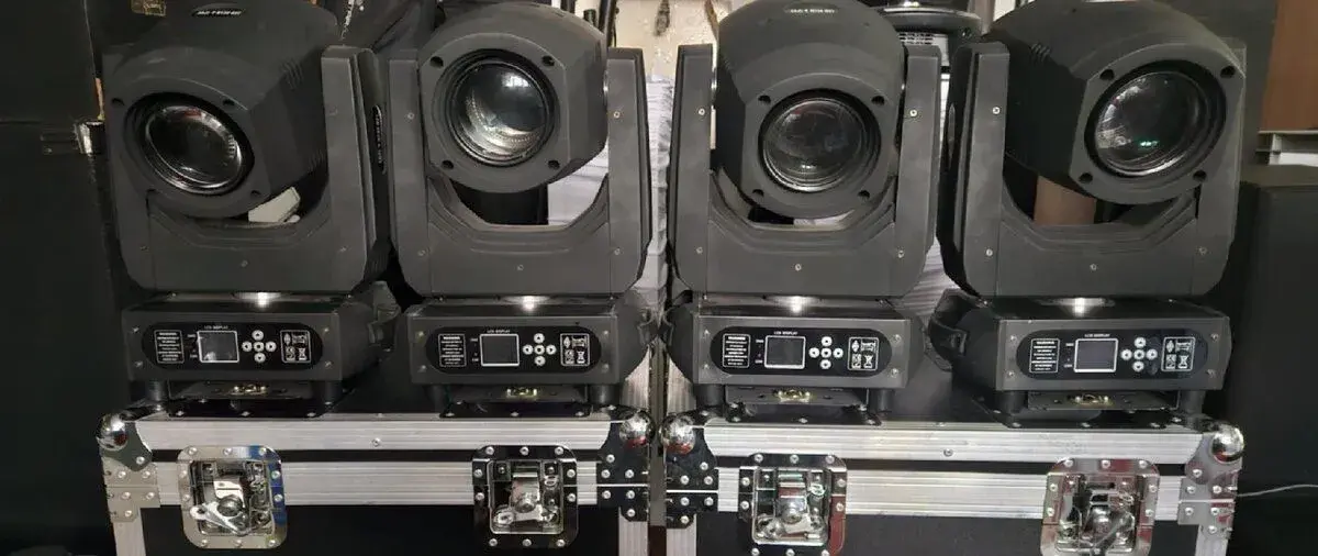 4x Moving Head 200w LED BSW
