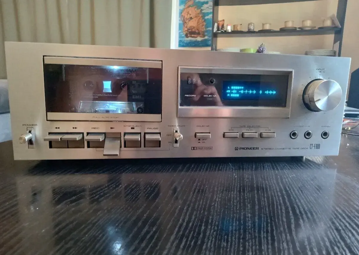 Pioneer CT - F 600