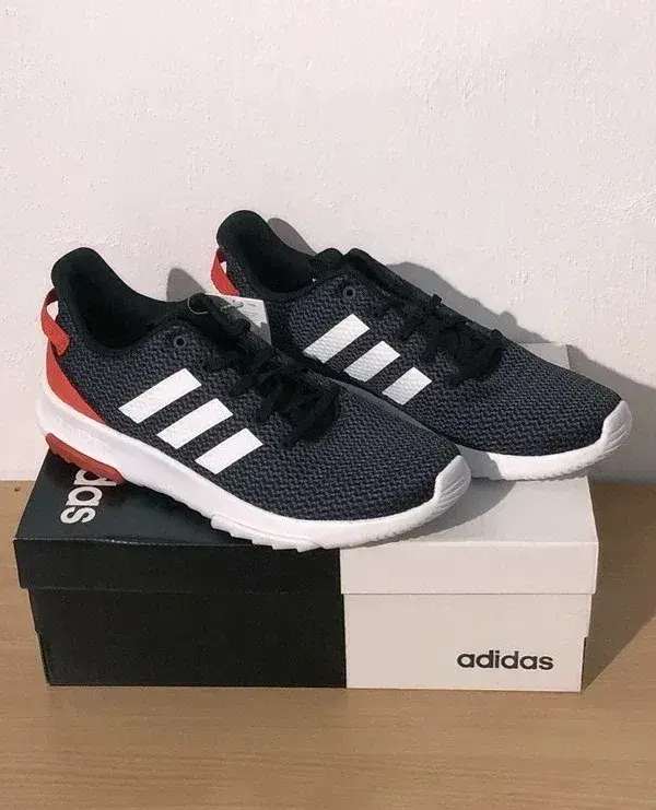 (NOVÉ) adidas Cloudfoam Racer