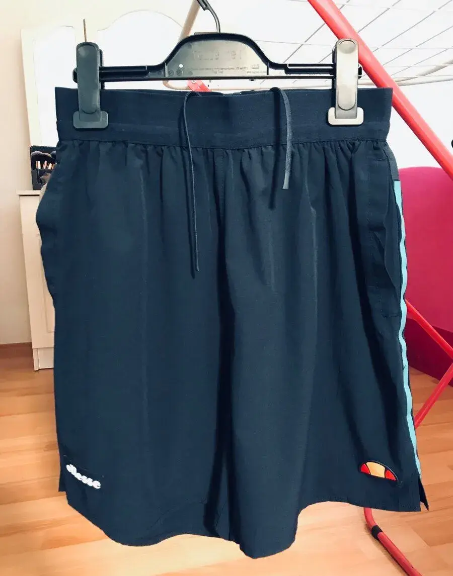 Ellesse kratke tenke nohavice , velkost XS