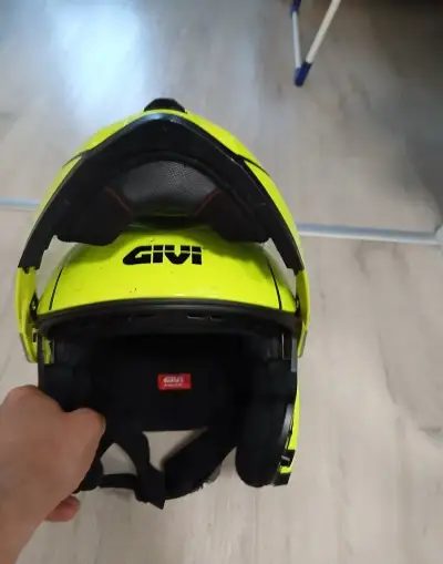 Givi prilba.helma.