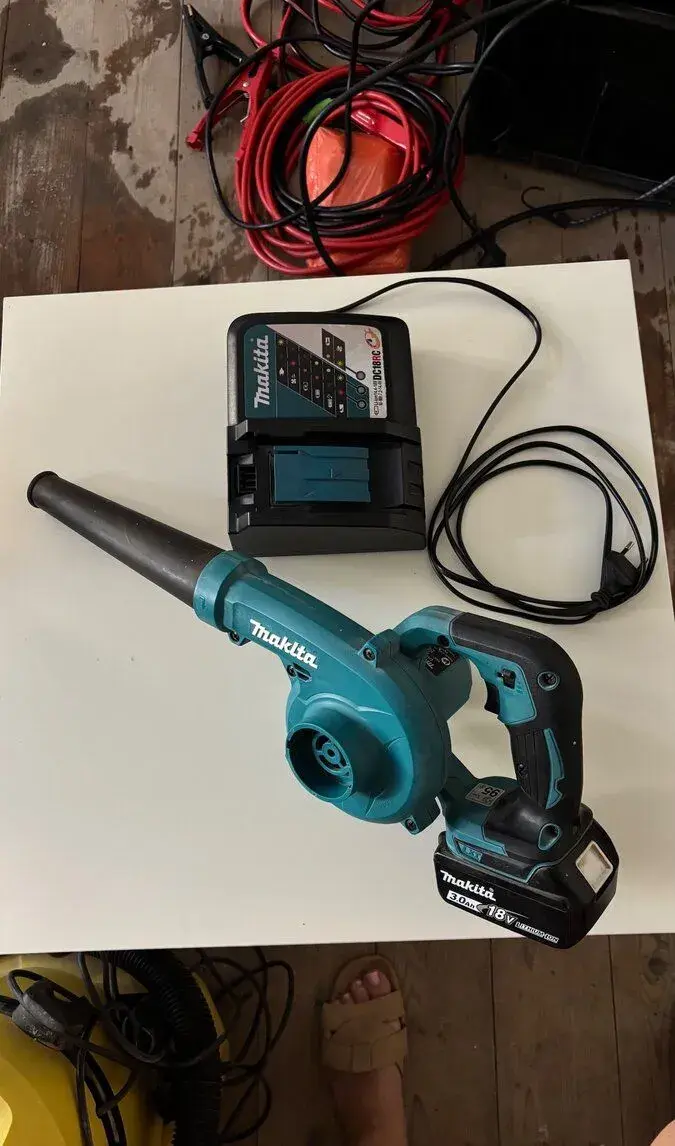 Aku fukár Makita DUB186 18V – SET s batériou a na