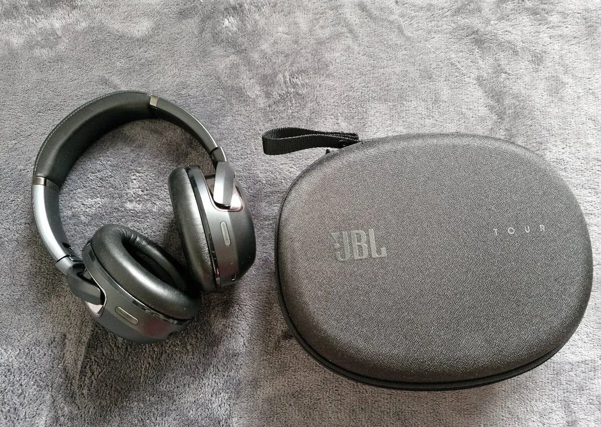 JBL Tour One M2 čierne