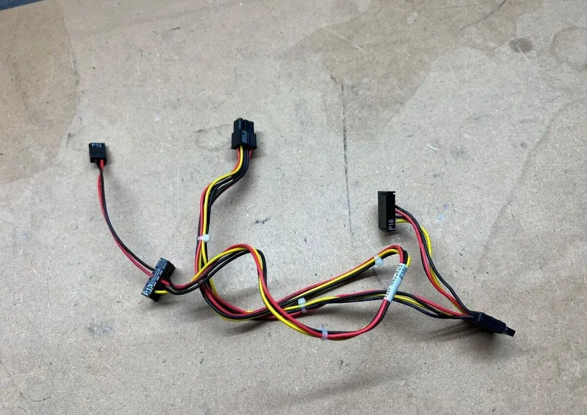 Napájací kabel na disky sata z HP 600 G1.