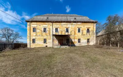 NA PREDAJ-Historický barokový kaštieľ v obci Tulčík