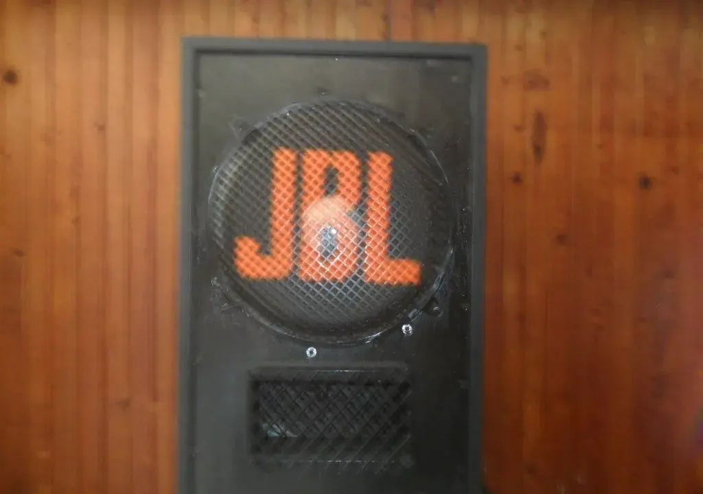 basgitarový reproduktor JBL E140