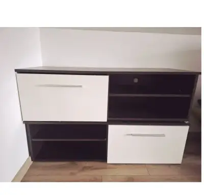 Skrinky pod tv