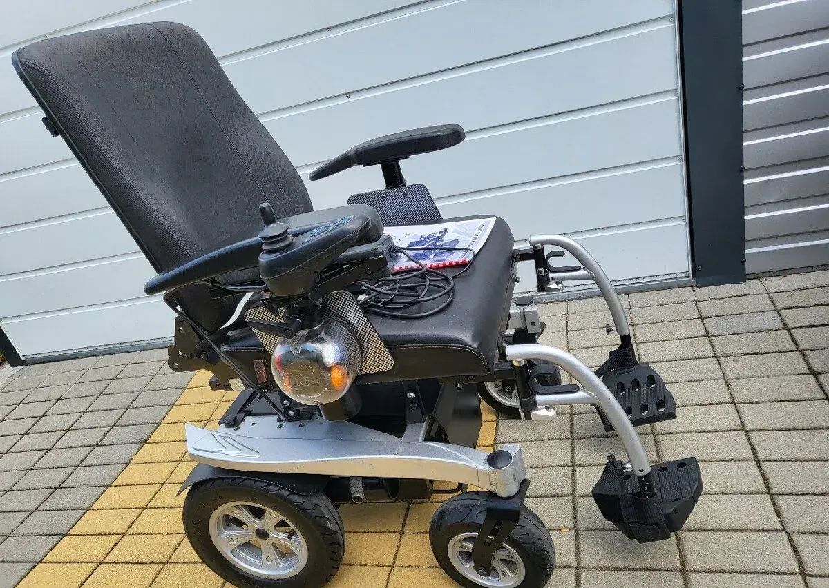 Elektrický invalidny vozik - pre seniorov ZTP vozičkarov