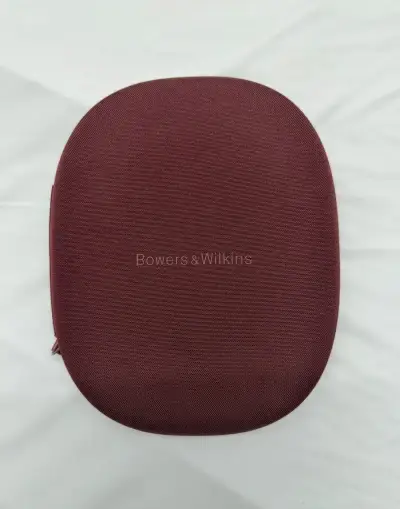 Bowers & Wilkins Px8 – Burgundy