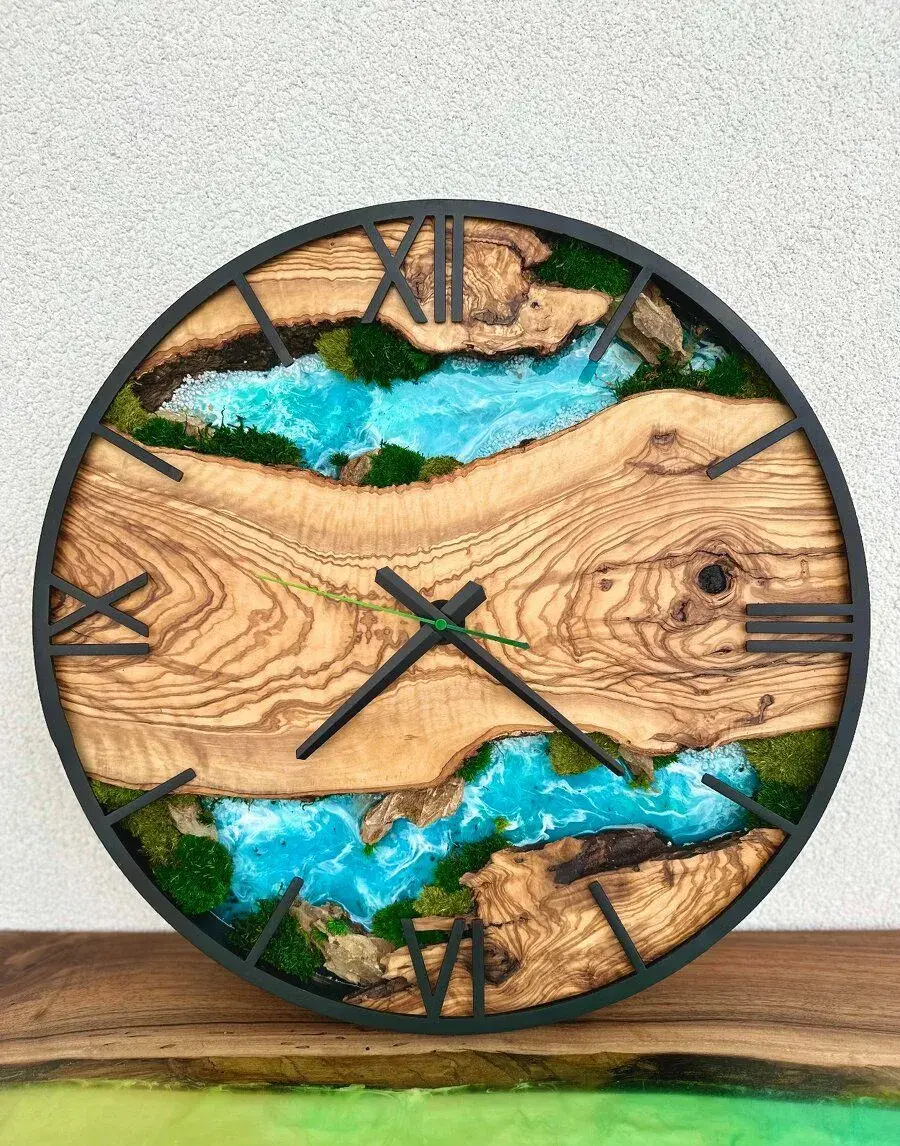 Machové hodiny s epoxidom a drevom 50cm Olivové epoxidové ho