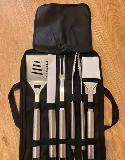 Nová nerezová grilovacia sada Grillmeister v puzdre (5-dieln