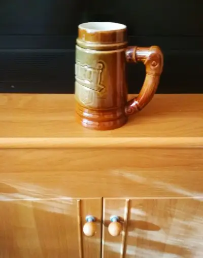 keramický džbán