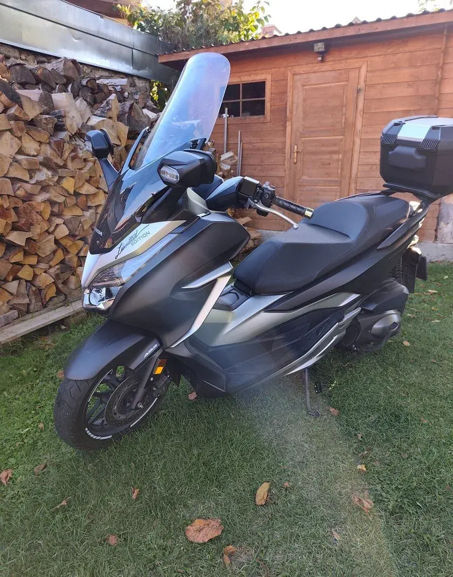 Honda Forza 300