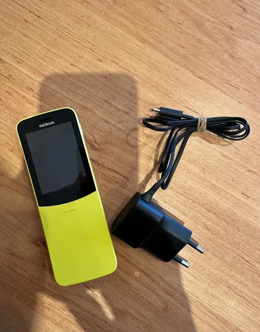 Nokia 8110 yellow banana