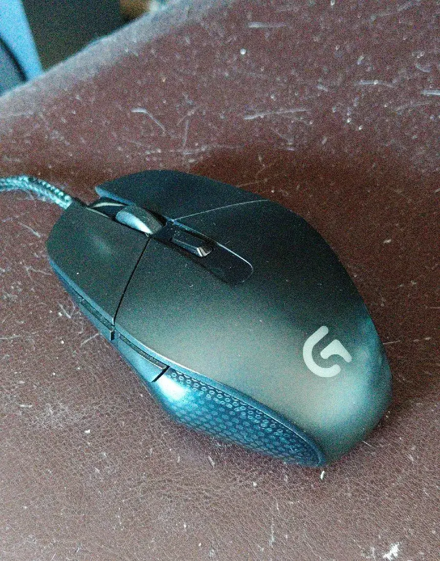 Logitech G303