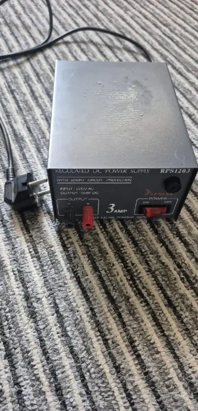 Samlex RPS-1203 – 13,8 V / 3 A komunikačný napájací zdroj