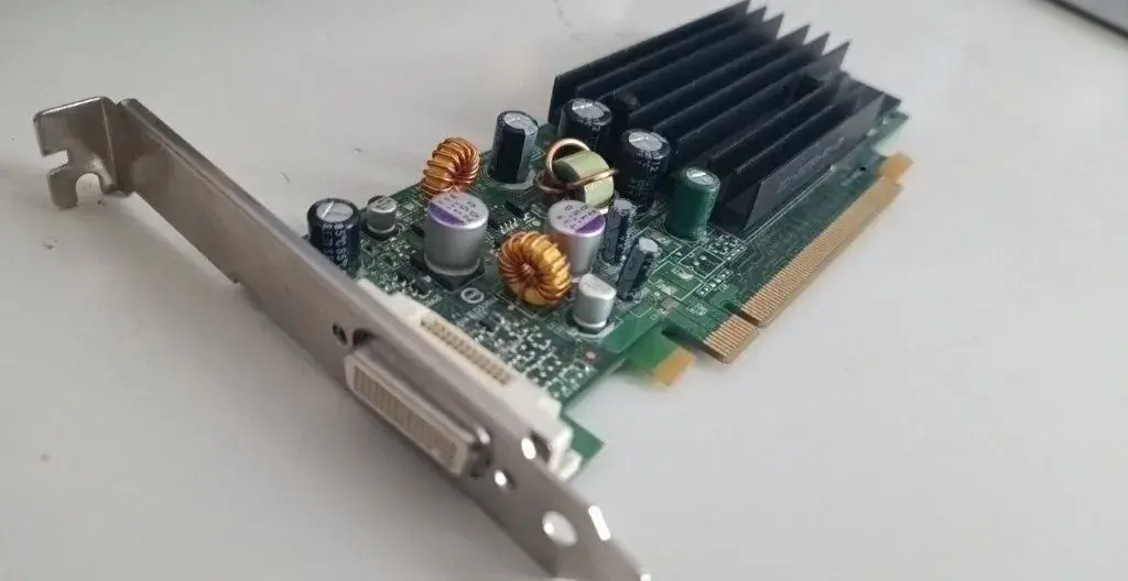 NVIDIA DH261 Quadro P383 grafická kart